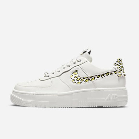 NWIB |Nike Air Force 1 Pixel SE Women Size 9 - Picture 1 of 4